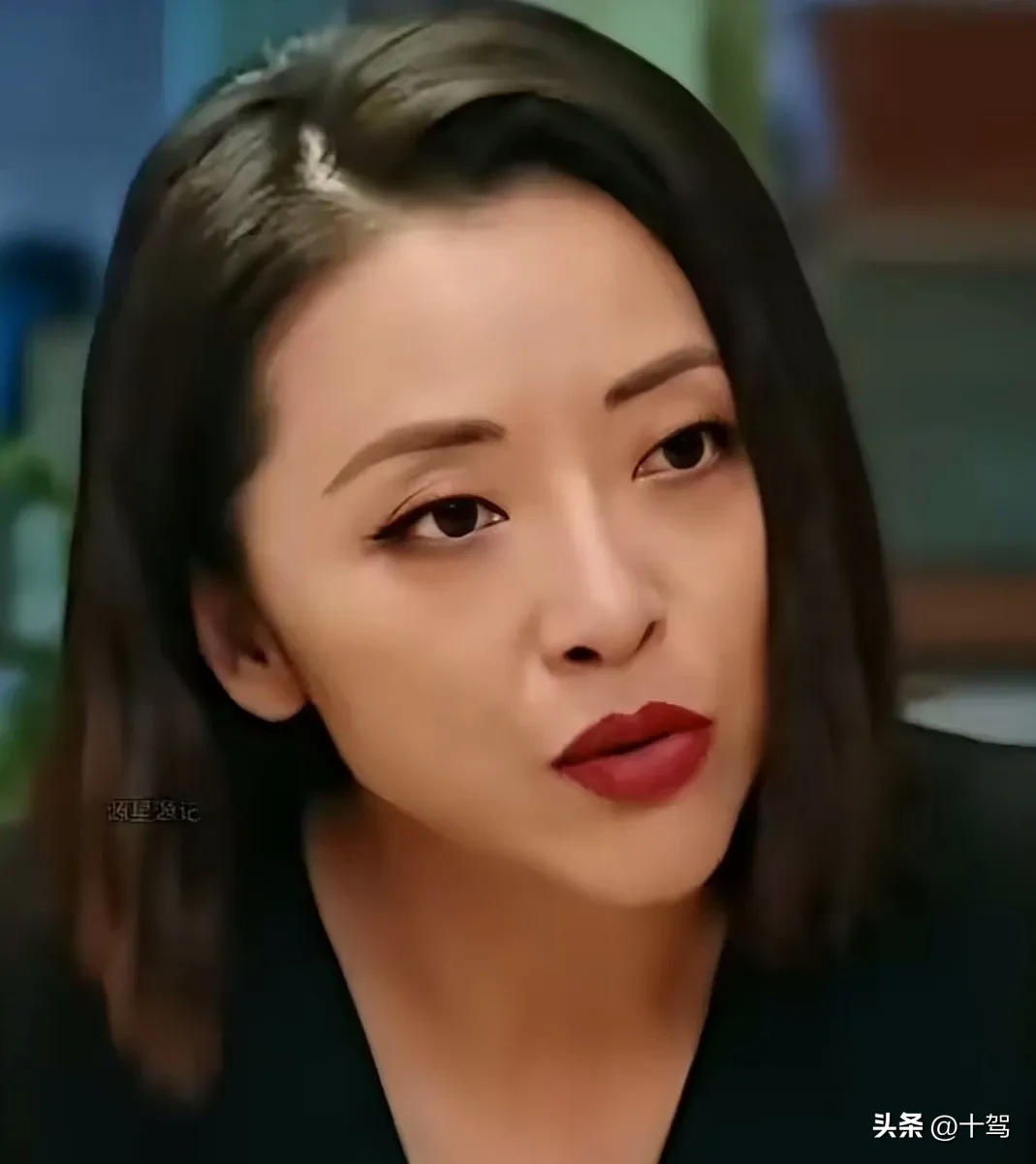 她曾追过大张伟，你信吗？
黄小蕾，曾出演《闯关东》里传杰的媳妇儿，《人在囧途》中的“奸夫哥，你出来啊！”喜乐客串也是广为流传。
网上曝其当年曾主动追求大张伟，而且为迎合大张伟喜好苦学英语，但最终仍被拒绝。
黄小蕾后与富商闪婚，现定居成都。