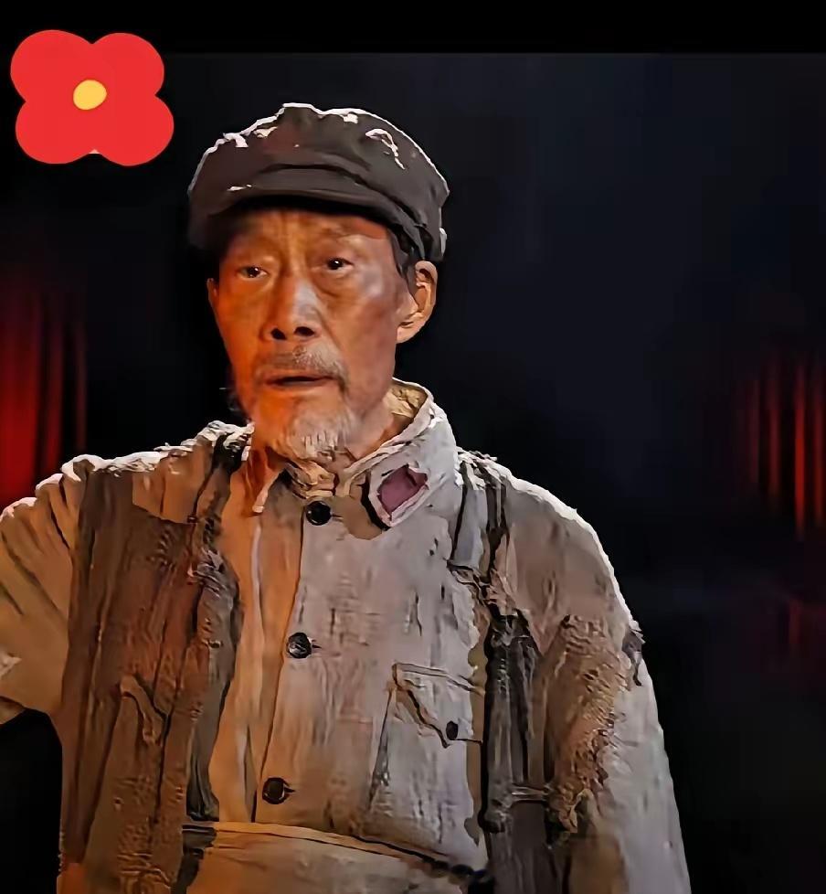 刚看完《长征颂歌》那场晚会，心口像被啥轻轻攥了一下——李雪健老师，怕是真的要和咱们说“下回见”了。
真不是演得不够好，更不是不服老。是身子骨，实在不答应了啊！
72岁的人了，耳朵听不清，说话也费劲，站稳都得掐着点喘气，可一上排练场，他照样一句一句抠台词，一遍一遍重来，手抖着扶着椅子边 ​