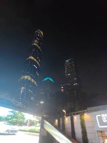 我真的很喜欢珠江新城，嗯……