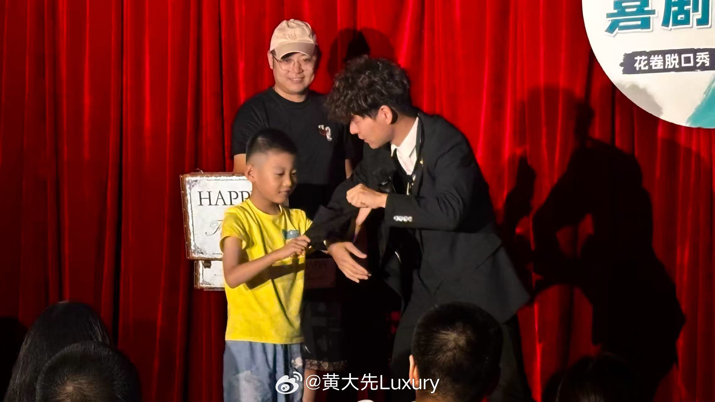 📢珺懋傲途格｜暑期脱口秀圆满收官热烈欢笑，点亮整个汤山园博园盛夏。感谢各位的热忱奔赴，欢声笑语暂告一段落。精彩不会缺席，我们相约国庆节后，再度开启喜剧之夜，敬请期待。脱口秀和ta的朋友们[超话] ​​​