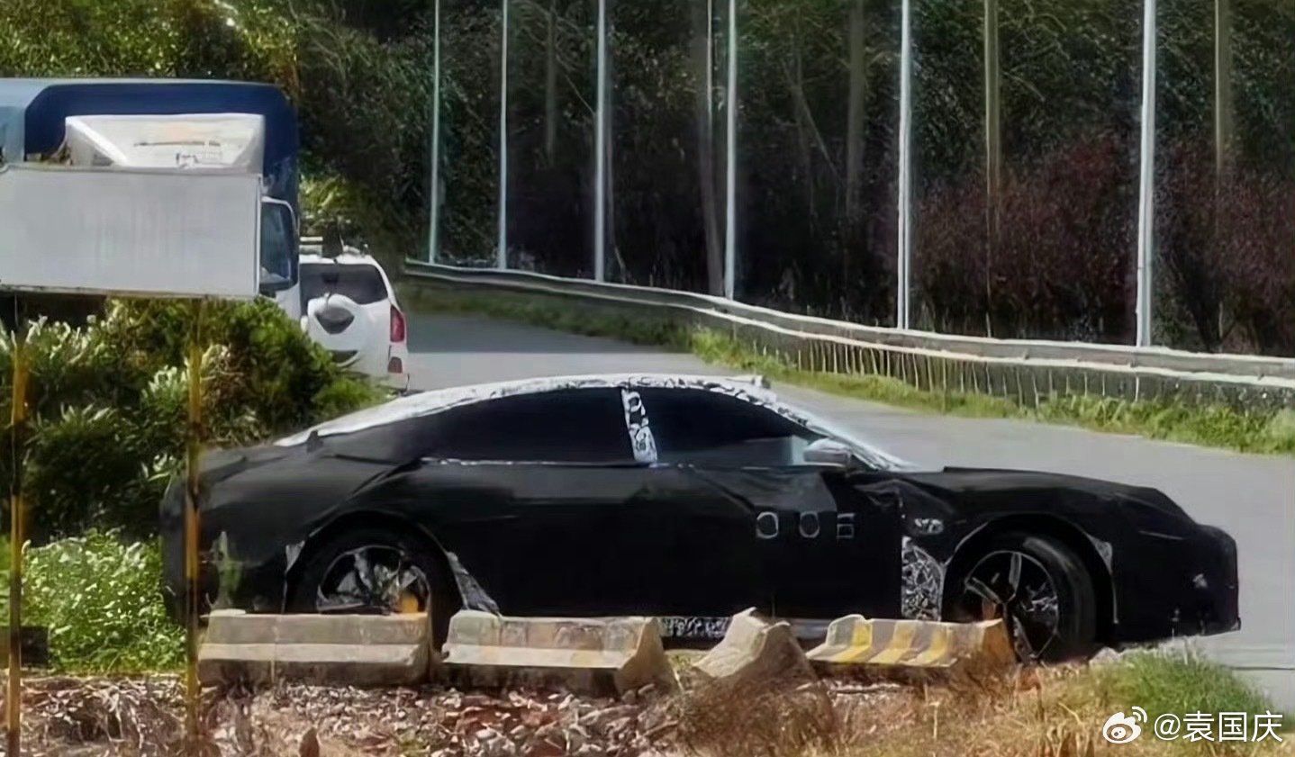 小米要出一款行政轿车——SU9 LUX，估计又会卖爆…… ​
