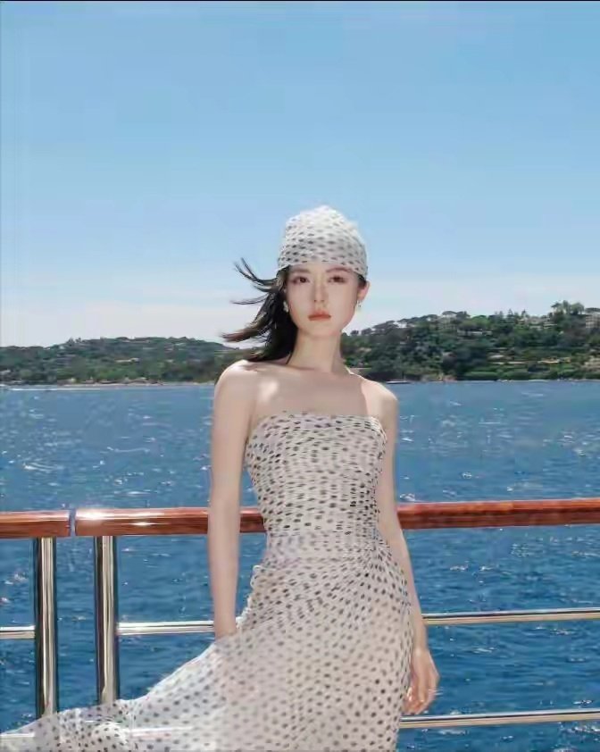 赵今麦和LV太子妃合照炸了！22岁站C位，这含金量谁懂 ​