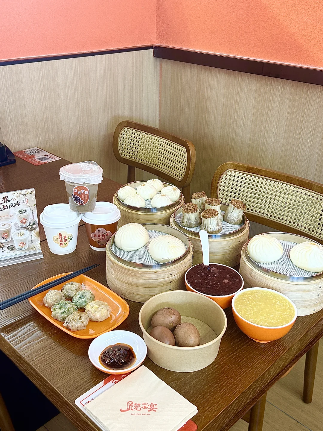 地铁口新店开业！买包子送豆浆！赶紧去！！！