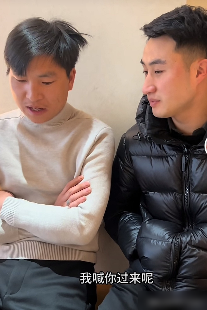 全网疯找的唐三妹爆文，居然根本不存在？
大家传了俩月的所谓爆文，根本不是单篇文章，就是这两年她身上的一堆热点凑出来的统称。
24年老公直播突发脑溢血去世才17天，她就开播带货在线破110万，还连着被封两次；上个月核心成员风少爷、赵小健突然退队，转头她助农直播单日卖了100万。
现在扒遍全网都找