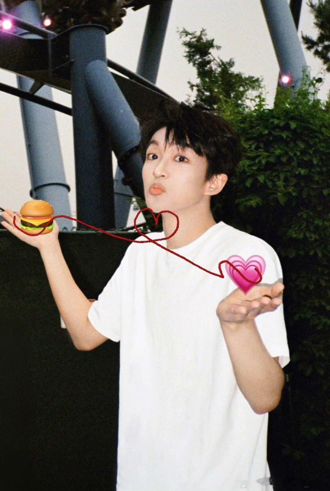 #黄子弘凡[超话]# 两颗缠绕的心，会走同一条路👫🏻 ​