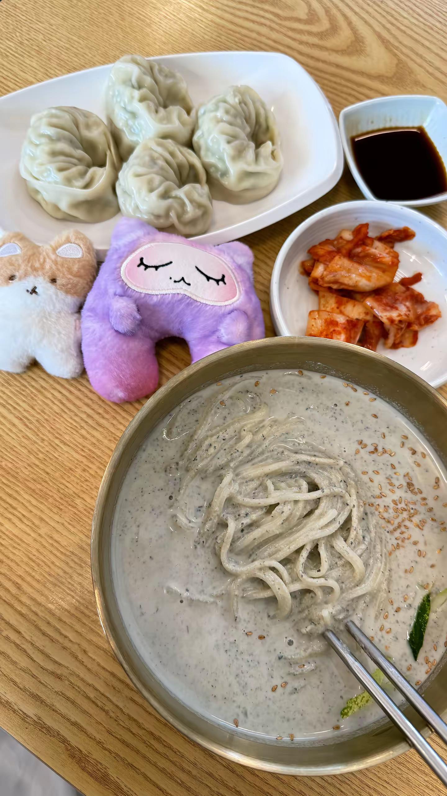 吃的时候：好难吃好难吃但是是欧巴同款…边伯贤 baekhyun