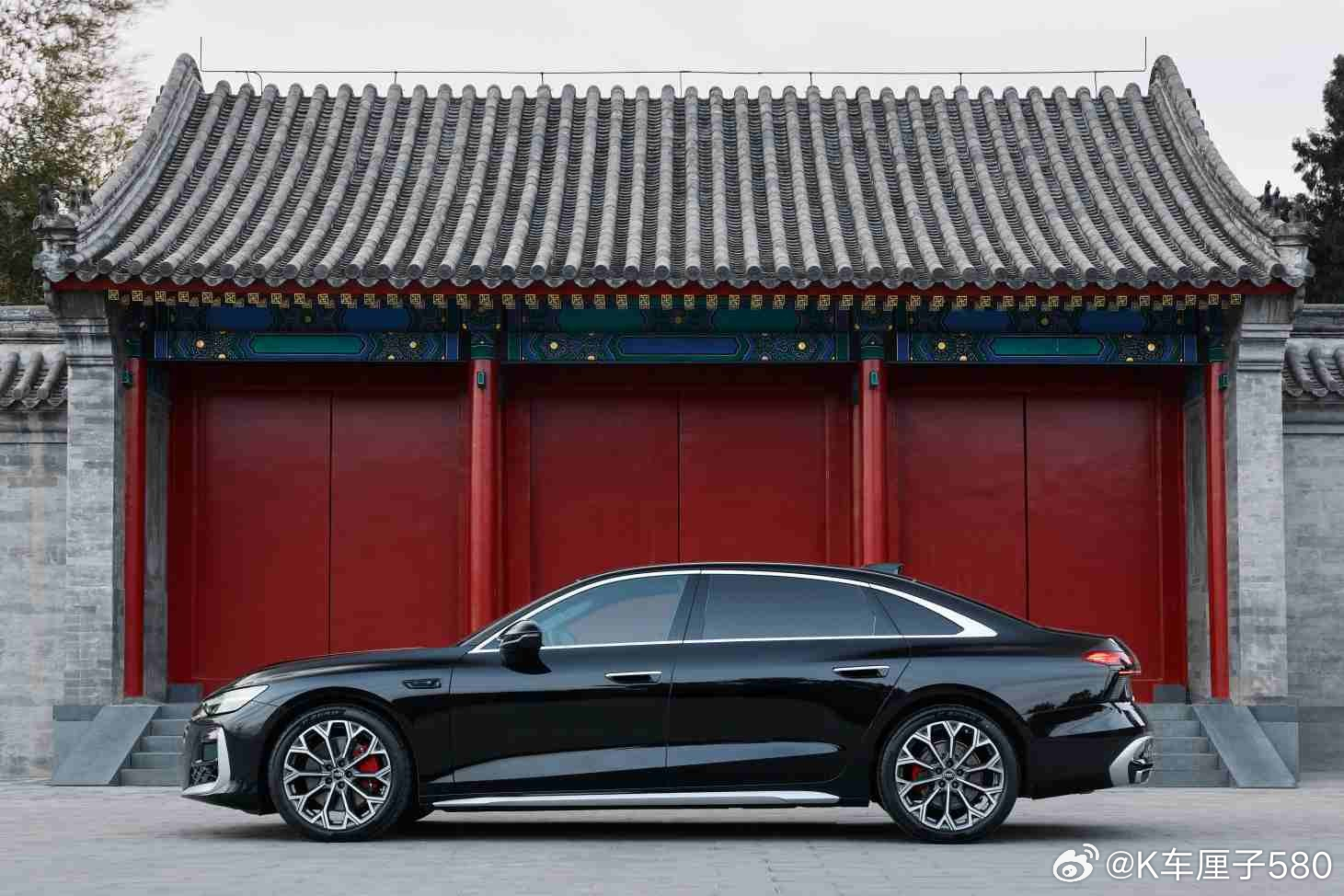 全新奥迪A6L六种场景模式，一键启用的全场景智能

平静、小憩、电影、活力、音乐、心流——六种常用场景模式，每个模式包括音乐、车窗、座椅、灯光等一系列功能的组合🎬。系统会根据条件主动触发后进行智能推荐，为用户带来全场景智能便捷的体验，无需手动逐项调节✨。
一键启用定制化场景服务的背后 ​