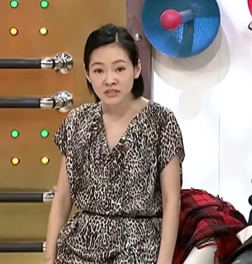 这两天刷手机
刷到任何人的家务事包括不限于：
快结婚的谈彩礼，结婚的老公不管孩子，离婚的老公出车，小孩子的事，网友评论区吵架的，为明星吵架的，让网友断案子的，被工作折磨的，被原生家庭折磨的，被爱情折磨的，苦啊，烦啊，郁闷啊
一律划走
现在纯过日子人，根本不关心别人家的事

只为美好的事 ​