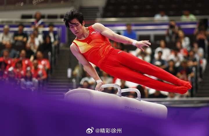#张博恒坦言不愿因自己缺席错失金牌##张博恒用实际行动诠释了团队精神# 带伤出战全部六项，张博恒说不想因为自己的缺席让金牌溜走。中国体操男团实现亚运三连冠，他用实际行动诠释了团队精神。 ​
