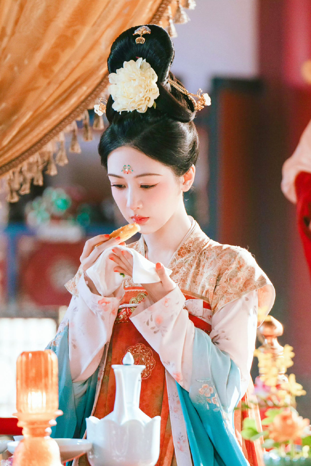 #飞天奖提名名单#
恭喜主演台网双爆·2025年度剧王·芒果断层史冠·文化传承大剧《国色芳华》提名飞天奖👏 ​