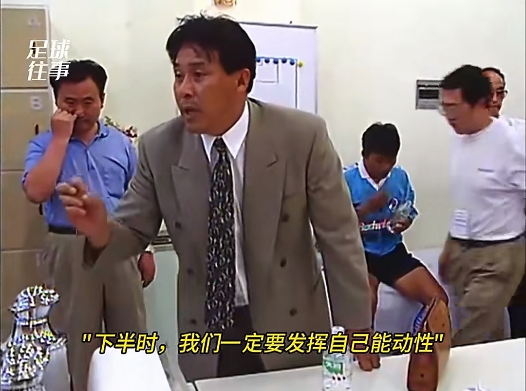 迟尚斌更衣室训话，有人挖鼻孔，马明宇、李明突击助攻，大连万达1-1逼迫陈亦明广东宏远。