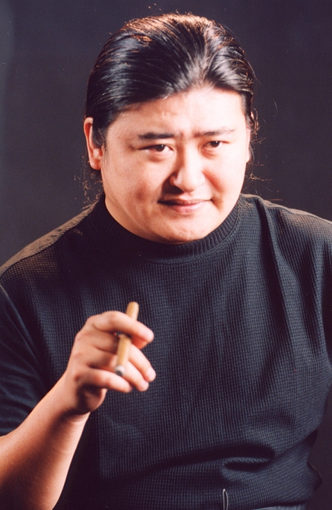 歌手徐曼说，八零年，天津耀华中学，刘欢的母校，开了一个校庆典礼，请了蒋大为回来演出，我也上台唱了一首歌，刘欢，就在台下伴奏。

徐曼说，那时候，真想不到，刘欢在六年后，就火遍全国，在学校还轮不到他，后来几度风雨几度春秋火了，我才知道，刘欢出名了。

徐曼说，耀华中学，出了蒋大为，刘欢，好几个明星，其