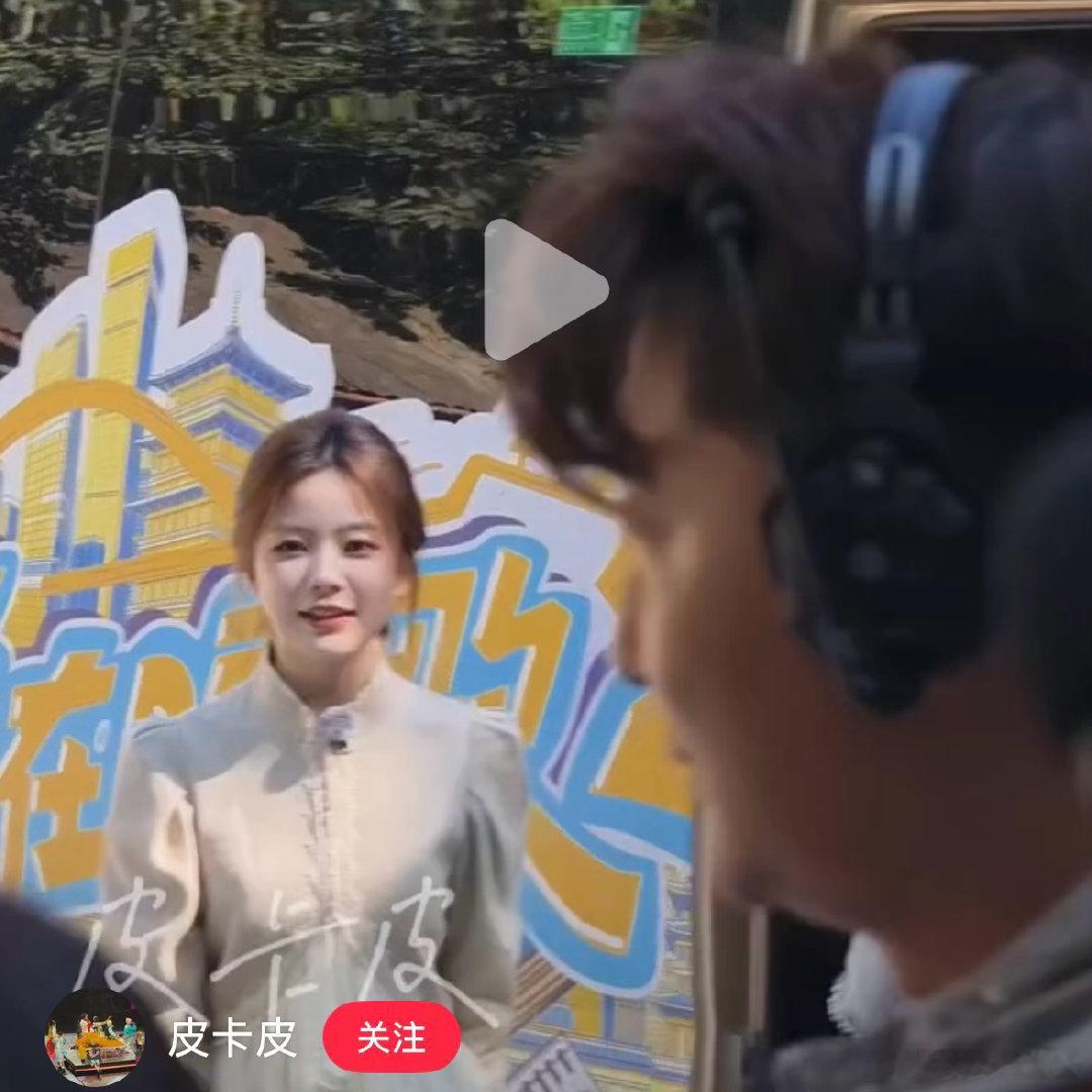 #陈卓璇[超话]##陈卓璇当拾巡回演唱会# czx#陈卓璇听谁在唱歌2# 🍠刷到今天的璇，这个发型好好看，很明媚 ​