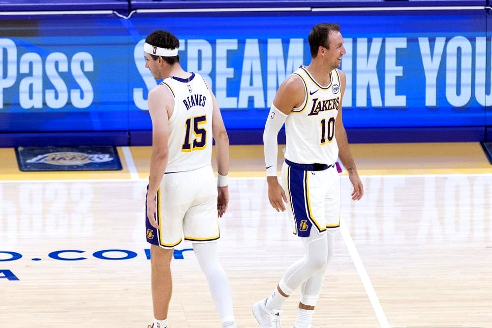 安东尼·戴维斯要个中锋搭档，这要求过分吗？    他不想再一个人扛五号...