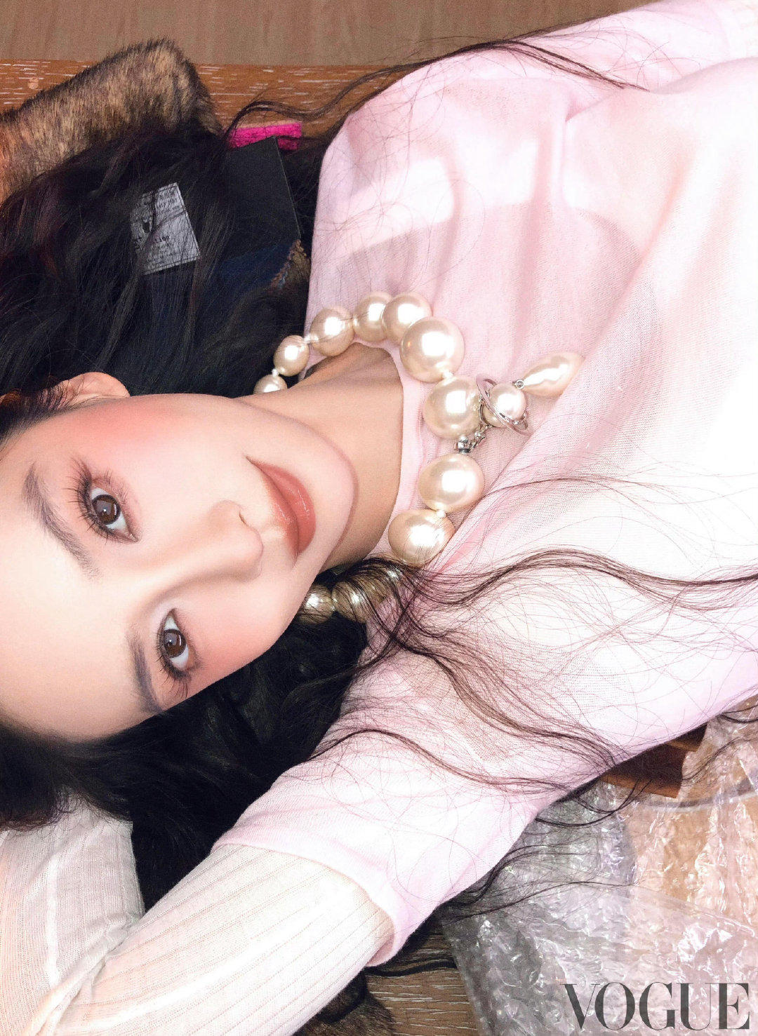 #VOGUE工作人员夸Angelababy#杨不修来啦#angelababy# ​