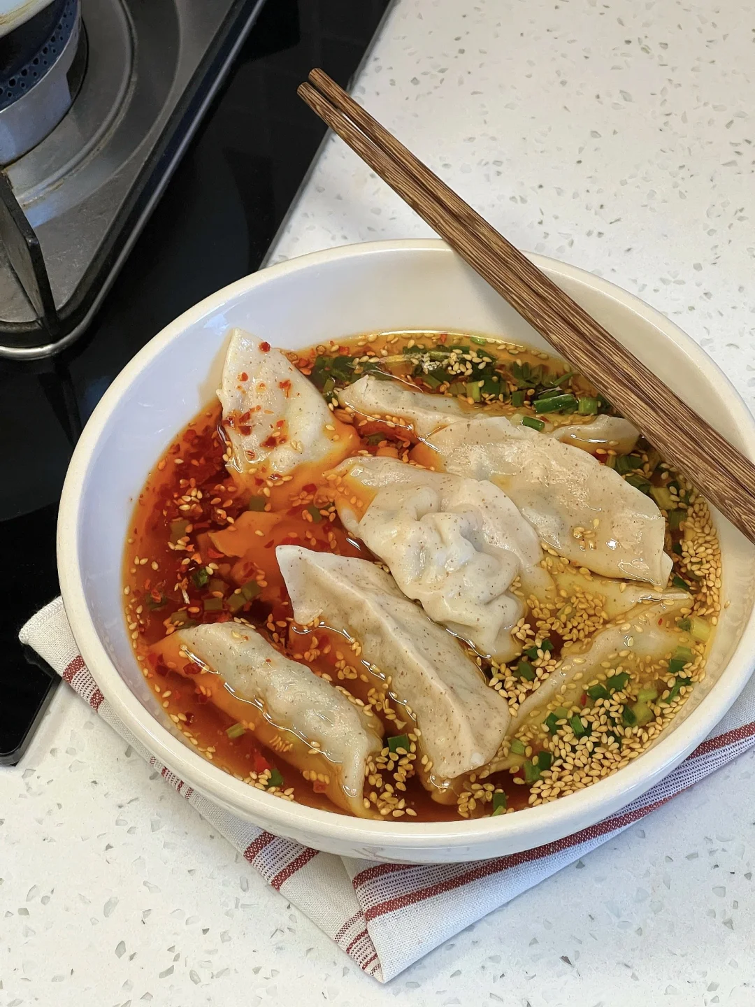 今日冬至吃酸汤水饺，好吃到汤汁都不剩🤤