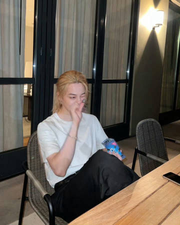泰勒斯威夫特有一句话说得好<br />叫爱他的感觉犹如将崭新的玛莎拉蒂开向绝路