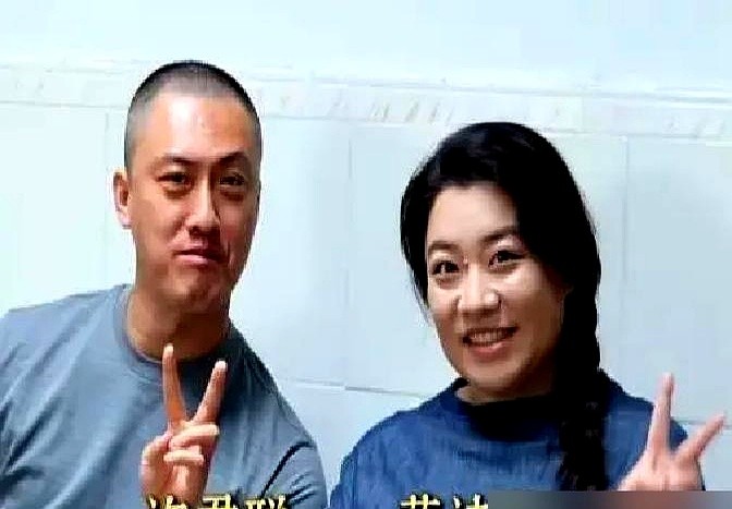 拍一半资金断裂，圈里没人敢接盘，小沈阳一声没吭，直接把家底全砸了进去。

当时《猛虫过江》总投资也就两三千万，结果拍到中途钱没了。这在影视圈是大忌，谁也不愿往窟窿里扔钱。小沈阳没去求人，回家找沈春阳交了底。两口子没废话，掏出真金白银自己顶上资金链。注意，这不是借，是直接投。

最后电影上映，硬是拿下