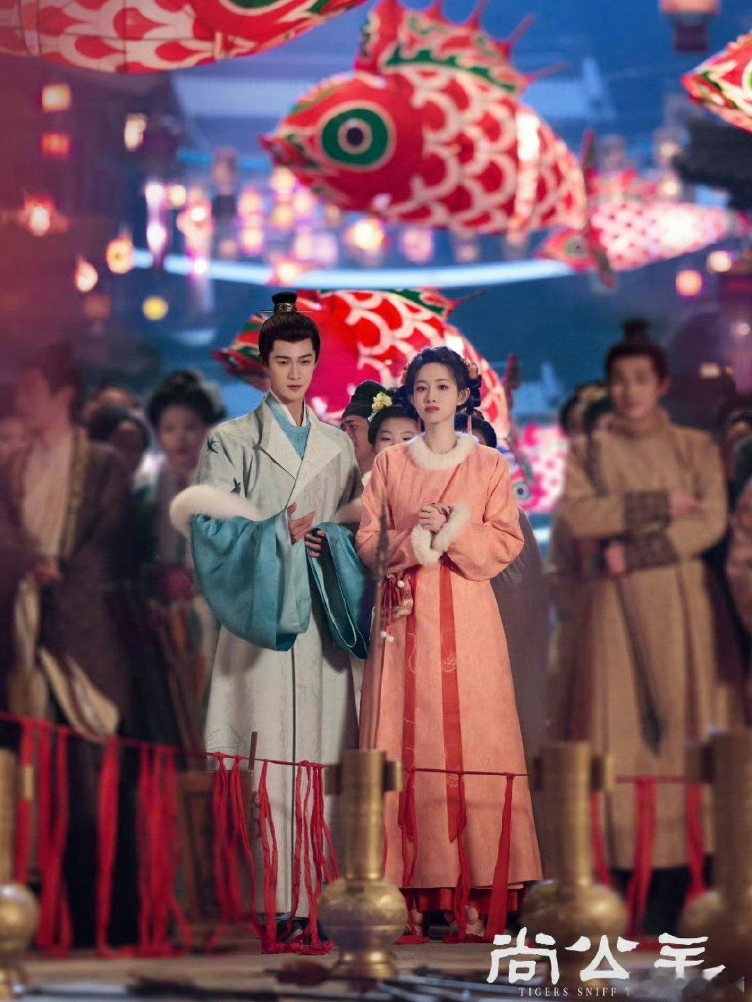 #李昀锐孟子义尚公主中秋物料#
《尚公主》剧组9月25日中秋佳节释出李昀锐、孟子义双人灯会甜蜜物料。
月下灯影，二人同游灯会氛围感拉满，古装同框适配度超高。
剧集热度持续走高，腾讯视频预约量已经突破400万，正式进入备播阶段，预计10月下旬上线。
丹阳公主暮晚摇与寒门书生言尚的故事即将登场，权 ​