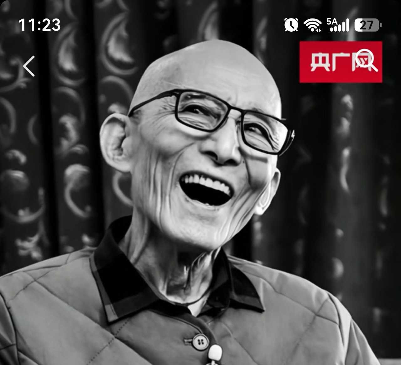 《悼念游本昌先生》
鞋儿破，帽儿破，一曲长留万户歌。
嬉笑看穿名利客，仁心普惠世间多。 
九三岁月风华尽，艺海千秋仰此峨。 
活佛人间今已去，清风犹伴旧烟萝。

愿游本昌先生仙班归位，继续普照人间，用最诚挚的笑容暖化世间一切磨难困苦！