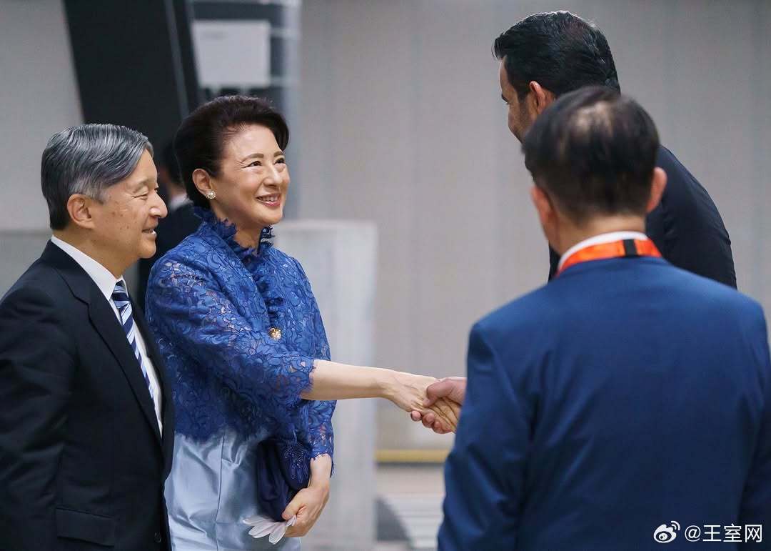 #亚运会[超话]#9月19日，德仁天皇和雅子皇后、皇嗣文仁、皇嗣妃纪子出席第20届(名古屋）亚运会开幕式。这是日本时隔32年第三次举办亚运会，本次亚运会时间为2026.9.19–10.4，本届亚运会汇集来自亚洲45个国家和地区的运动员，共举办43场比赛。#世界各国王室[超话]#中国队必胜🇨🇳[赞][赞][赞] ​