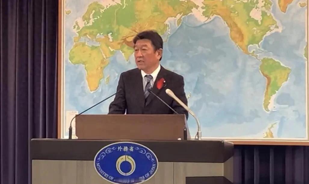 高市早苗政府上任还没多久，日本外相茂木敏充就迫不及待把矛头指向了中国。
把时间往前推到9月22日，高市早苗在第81届联合国大会一般性辩论中，专门提出要求尽快删除《联合国宪章》中的所谓“旧敌国条款”。日本过去多年一直推动这个议题，这本身不新鲜。真正不寻常的是，高市政府把这个问题重新抬到如此高的政治层级