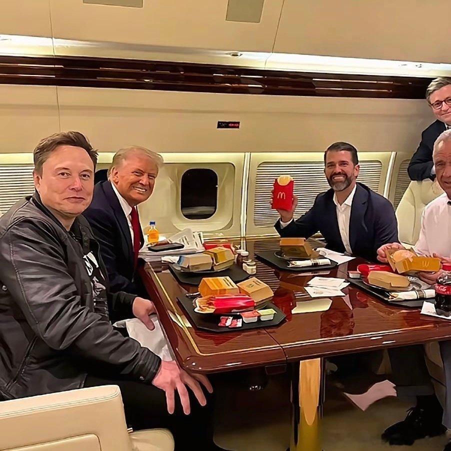 普通人不要被爱国情绪绑架，而是去买货真价实的全球化产品。 ​