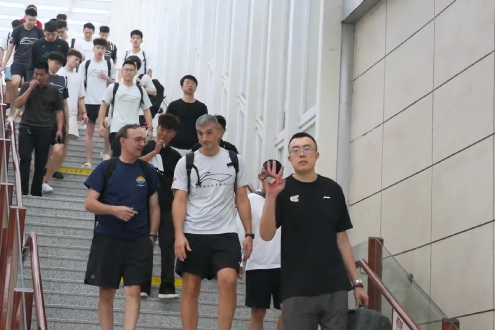 韩总带队，段睿骐随队前往，辽宁男篮将先后在朝阳凌源、鞍山，与吉林男篮展...