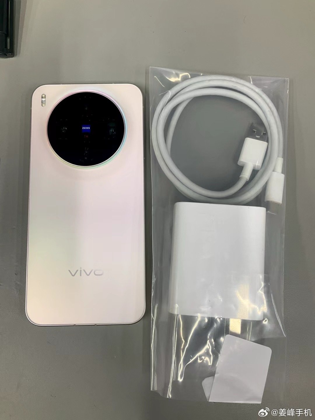 VIVO X300 16+512G幸运彩
电池效率99 成色98新 在保27/01/13
3850 ​