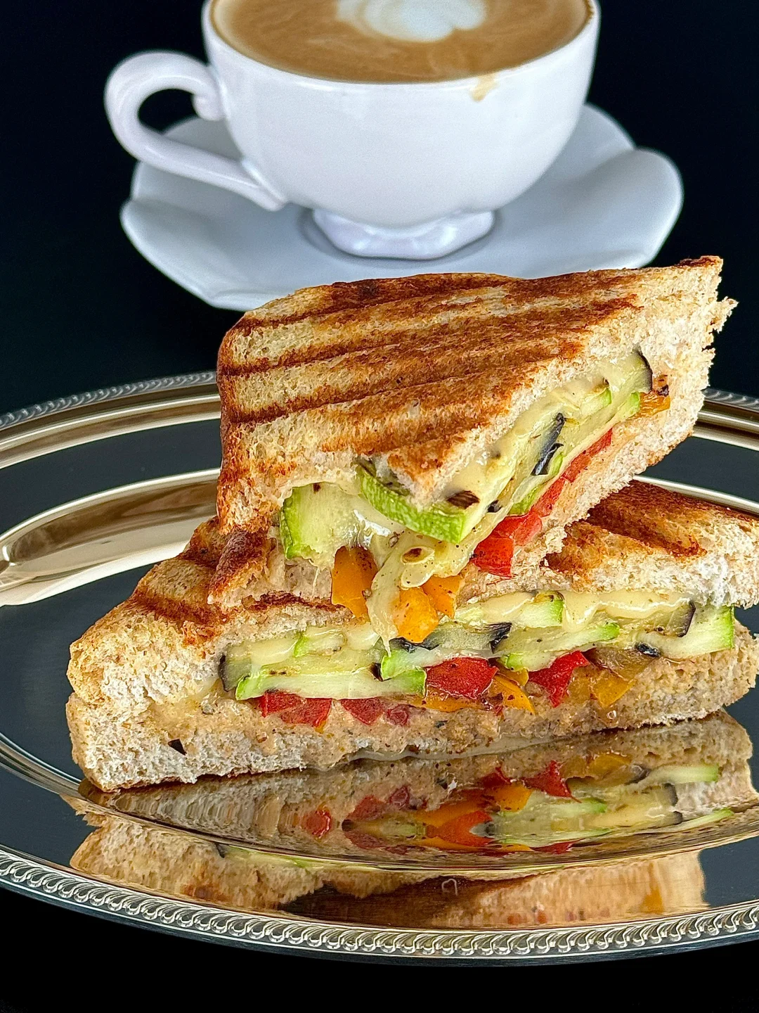 素食三明治只吃这三样、味增烤蔬菜牛油果🥪