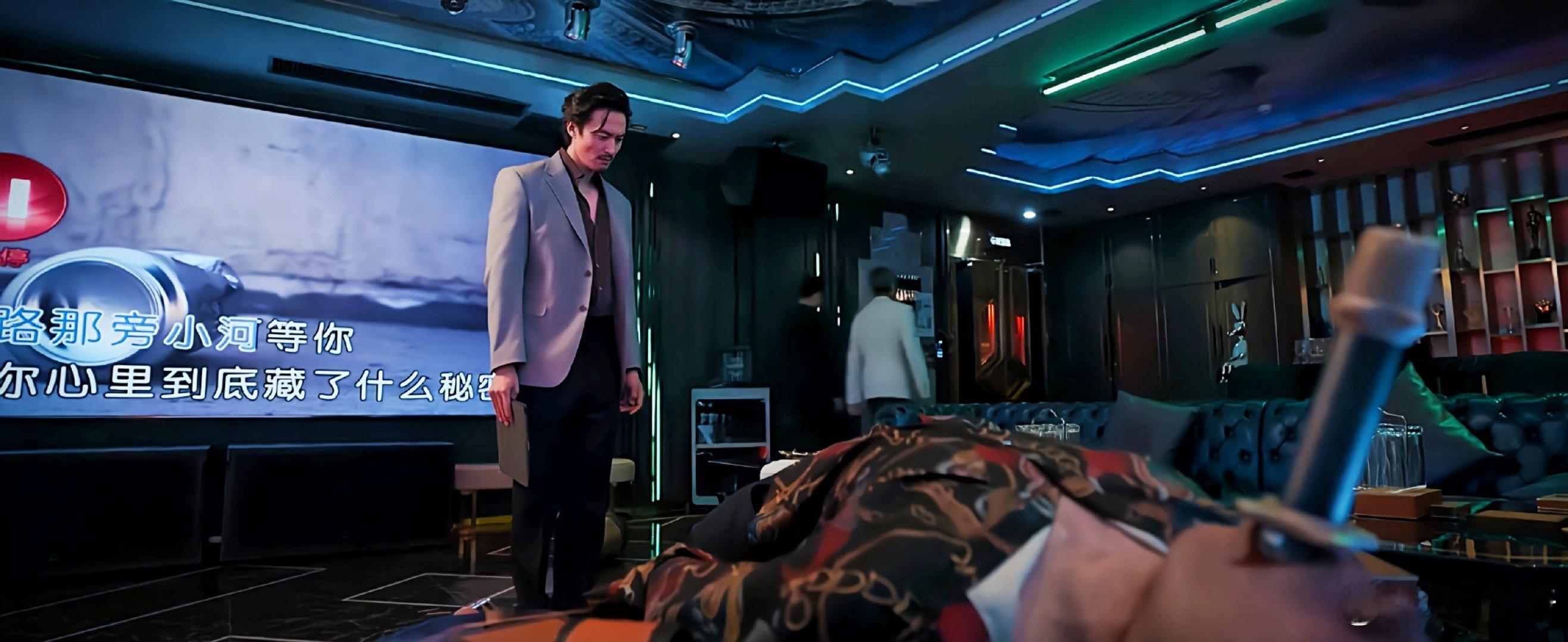 #演员_万沛鑫[超话]#
万沛鑫‖新剧《藏锋》截修出炉 
​        📺《藏锋》EP.14——大勇跟踪廖支与袁莱母子
​       陆总误会廖支与袁莱的关系决定派大勇陷害廖支
       廖支会受到影响吗 ？敬请期待EP.15的剧情
​#电视剧藏锋##万沛鑫##腾讯视频##反派##藏锋# ​