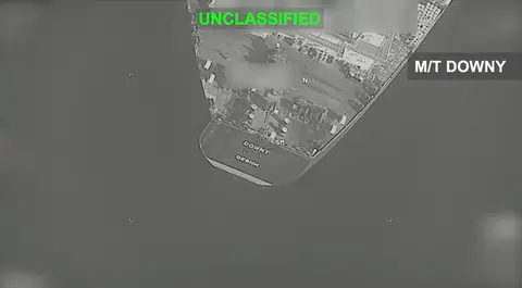 周六（9月5日），在伊朗伊斯兰革命卫队（IRGC）向两艘在区域水域巡逻的美国海军军舰发射弹道导弹后，美国中央司令部（CENTCOM）部队对三艘伊朗原油运输船发动了袭击。根据美国中央司令部的声明，巡逻的两艘船只，一艘美国航空母舰和一艘导弹驱逐舰，均成功躲过了伊朗的多次袭击，没有美方人员伤亡。在 ​