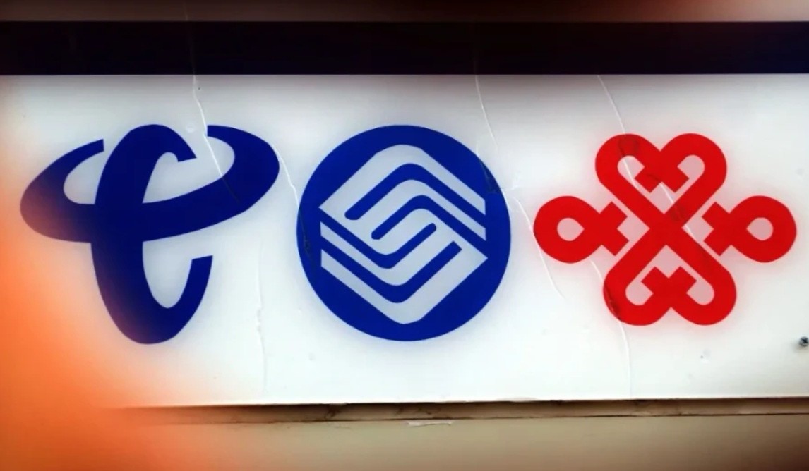 0元送手机？小心背上贷款！三大运营商已连夜叫停

不少人在营业厅都见过“0元拿手机”“办宽带送礼品”的促销，看似白捡便宜，实际上有很多风险。日前媒体曝光：参加“”0元购手机“”的用户签的不是通信协议，而是消费贷款合同，每月话费里就包含还款额。

湖南株洲吴先生就吃过亏——业务员上门说“在网3年送手机
