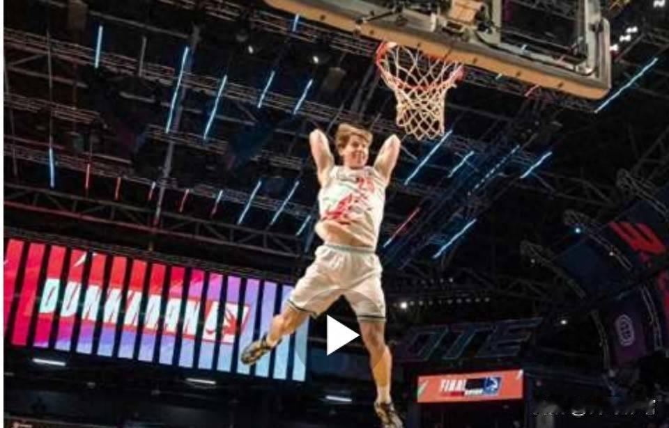 卡梅隆·哈泽德（Cam Hazzard）｜Dunkman扣篮大赛冠军
 
 
 
- 年龄：21岁｜身高：1.88m｜垂直弹跳：127cm 
​
- 赛事：奥尼尔创办 Dunkman全球扣篮联赛，总决赛拿下冠军，奖金50万美金
​
- 封神名场面：360°转体双手折叠倒‑C暴扣，动作平框，滞空极其夸