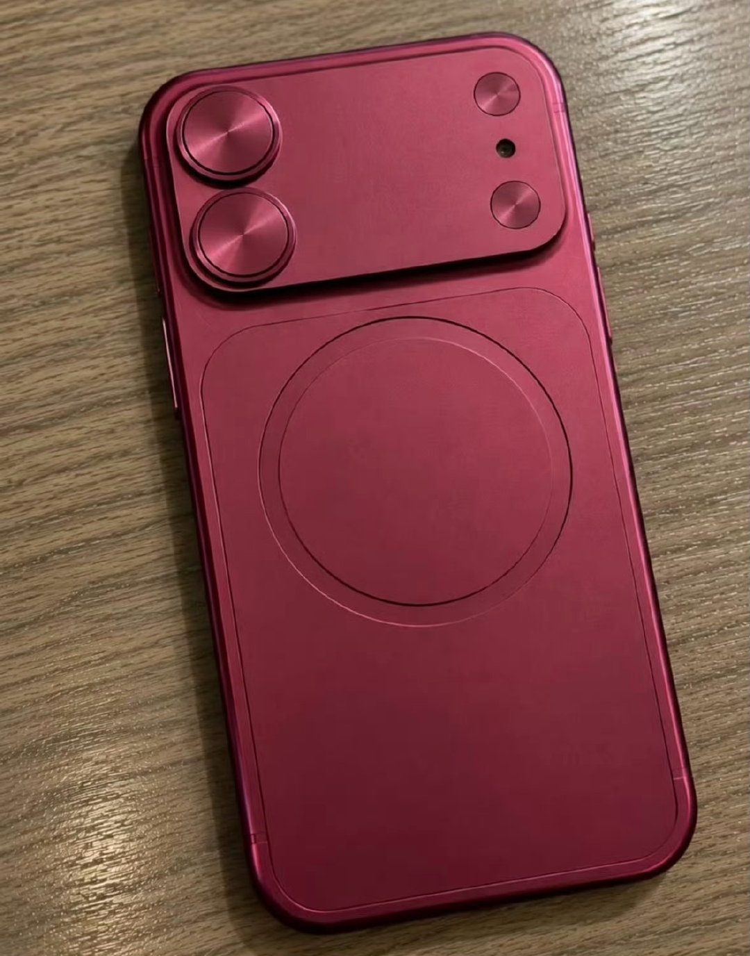 iPhone18这个样子？不太相信 ​
