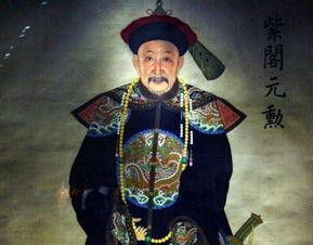雍正十年，也就是1732年，岳钟琪因西北军务失利等问题被夺去官爵，交兵部拘禁。到了雍正十二年，大学士等奏拟将他“斩决”，雍正帝改为“监候”。
一个曾经手握重兵的大将，转眼间成了阶下囚，连命都差点保不住。可谁能想到，这个被判处监候的人，后来不但捡回一条命，还在六十多岁高龄重新披挂上阵，立下大功，让皇帝