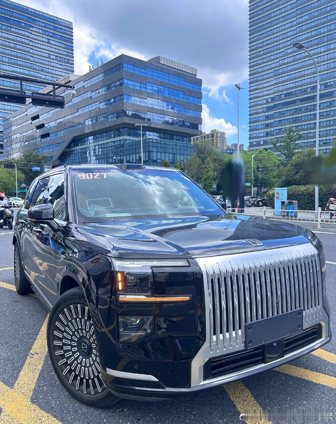 靠男人 不一定能坐上库里南（有的话也可以哈哈哈哈哈哈哈哈哈哈
靠自己 是真的可以天天免费坐杭州湾库里南哈哈哈哈哈哈哈哈 ​