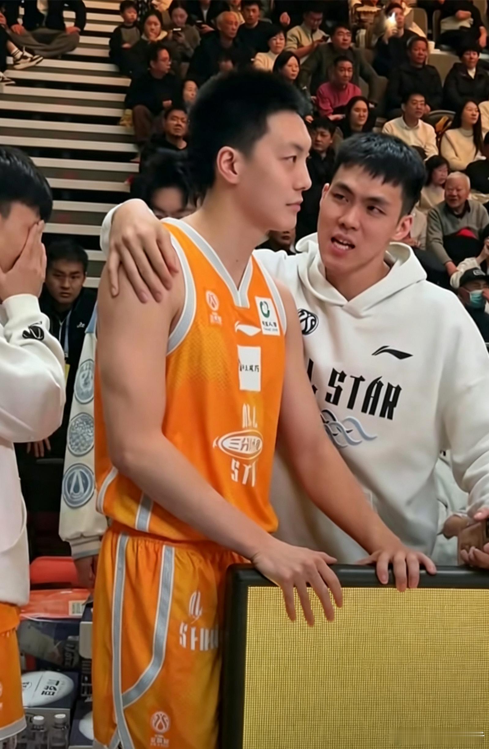 男篮世预赛胡明轩回归男篮后卫最强风景线，世预赛第二阶段男篮更新参赛名单...