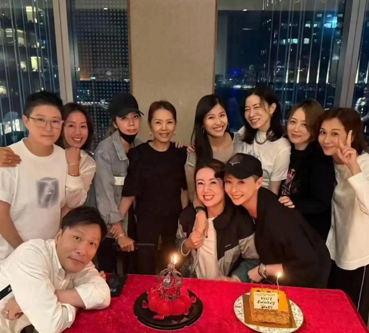 汤盈盈现身医院探望钟丽淇，神情凝重称不要给压力，姐妹轮番守候 ​