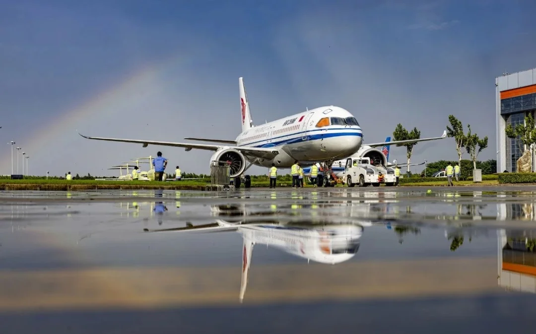 今天，C919载旗首航！