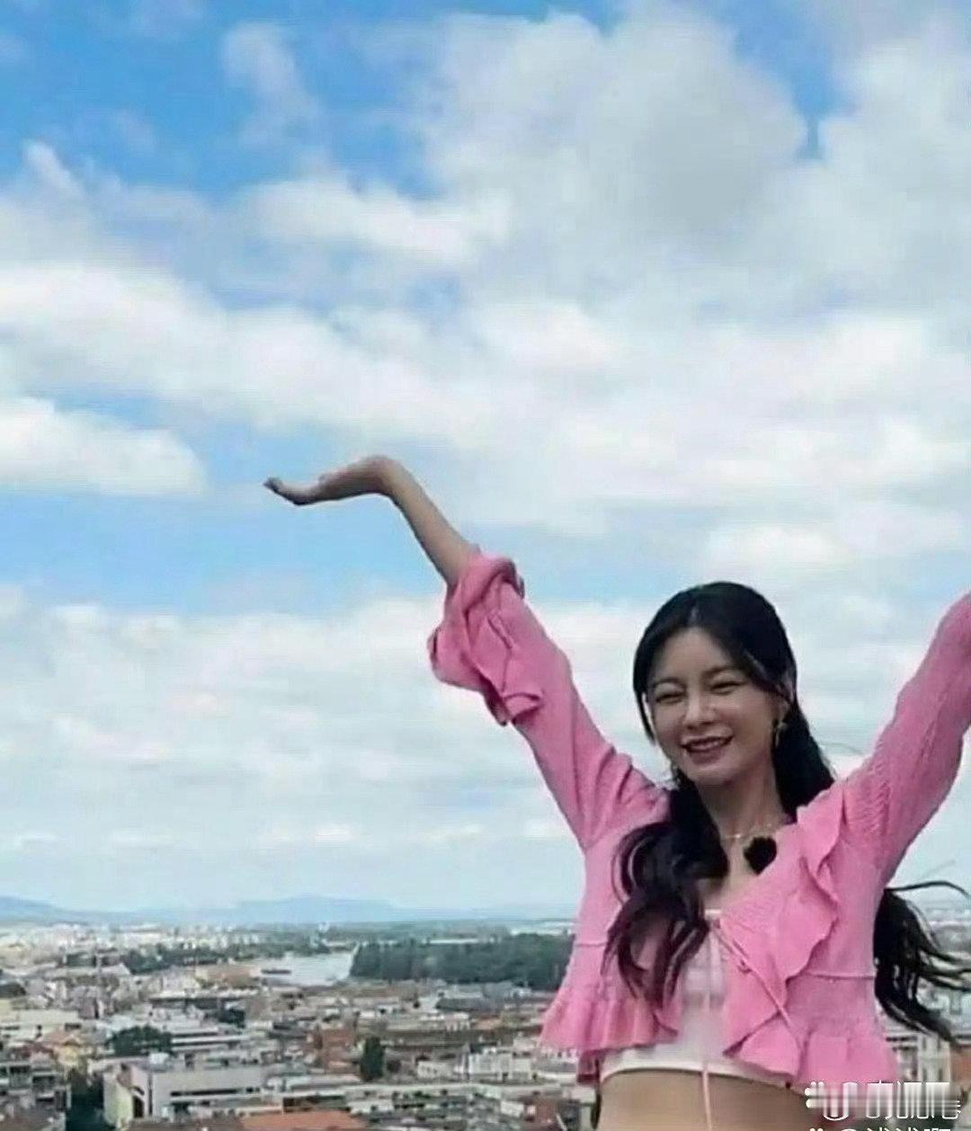 沈梦辰肚脐那儿啥情况呀，头回见明星有这玩意儿​​​​