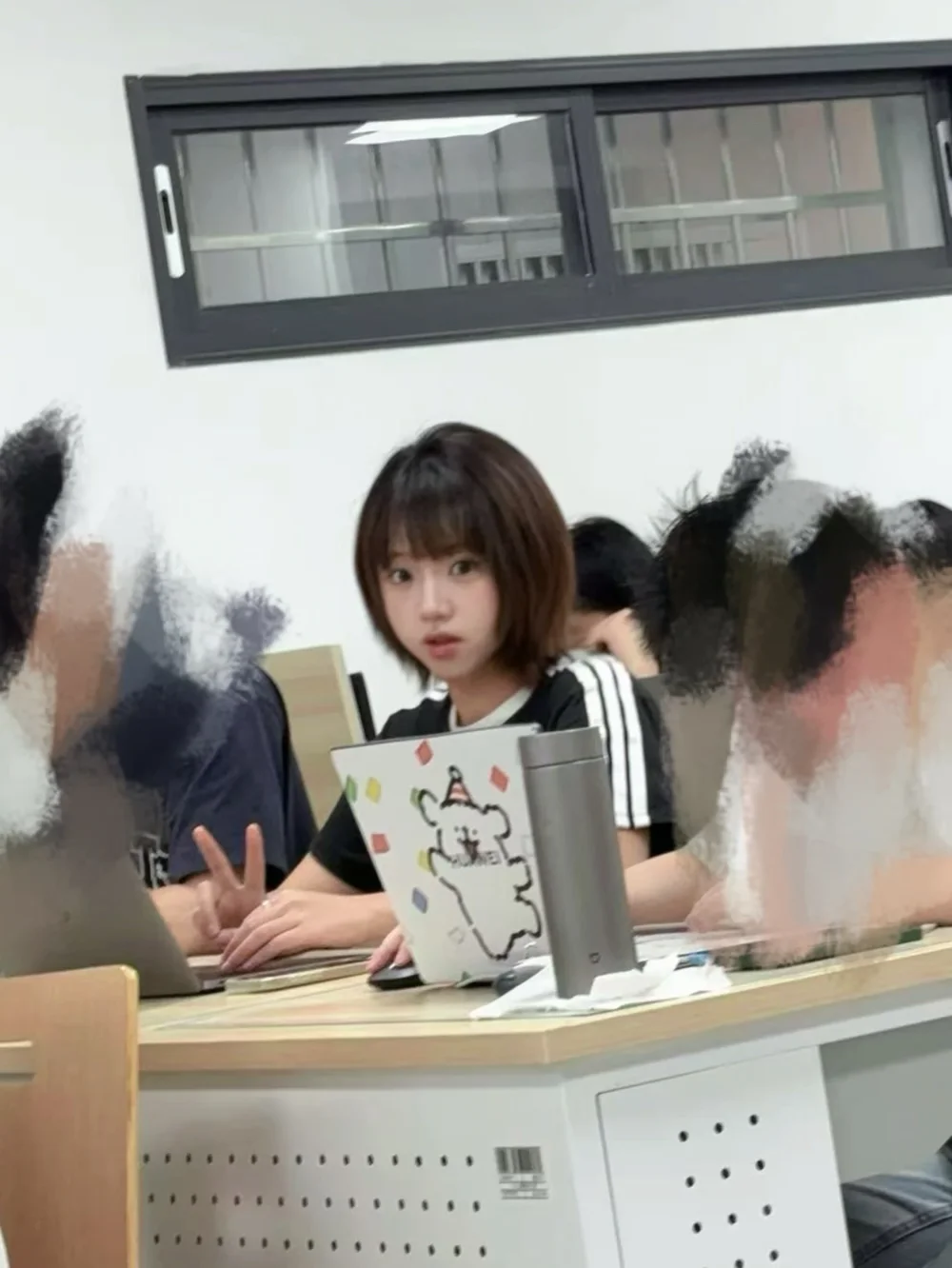 一直短发女