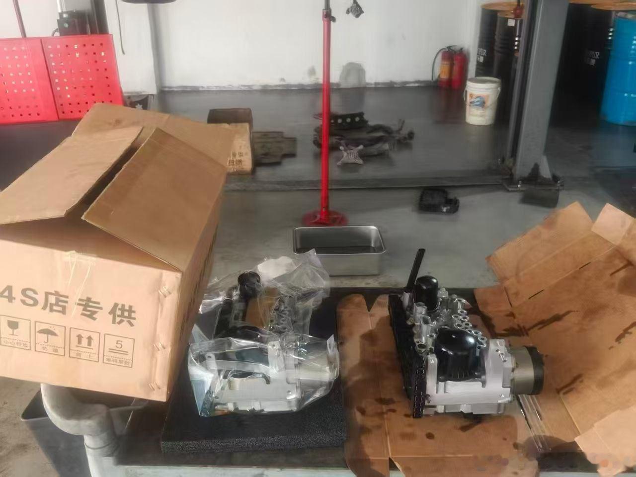 修波箱人日常
没有那么多光鲜
只有对品质的坚持
奥迪A6新款湿式双离合！#波箱维修#专业修波箱20年#奥迪A6  ​