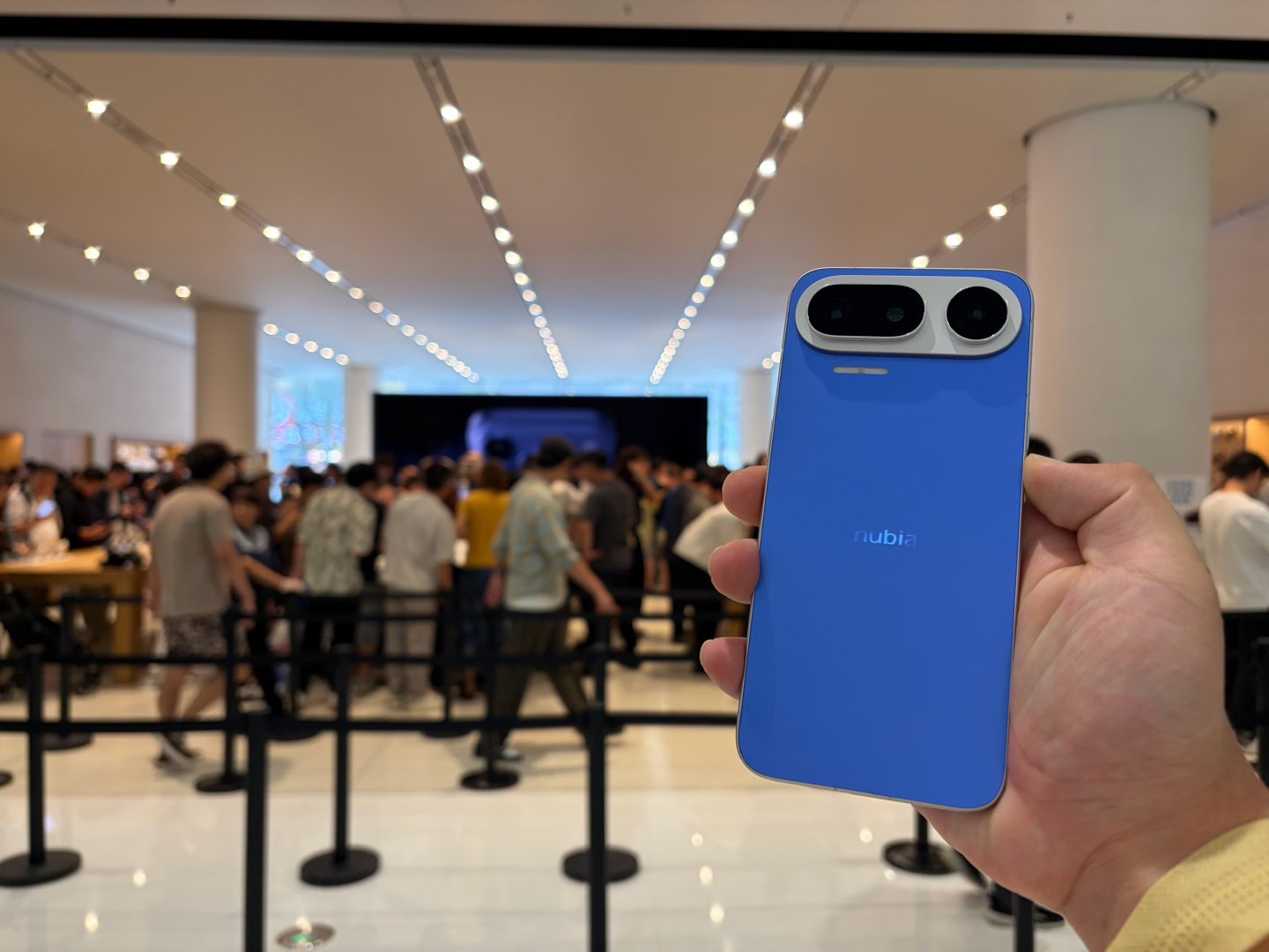 看了一圈iPhone 18 Pro和Pro Max。握紧了我手中的努比亚豆包手机[doge] ​