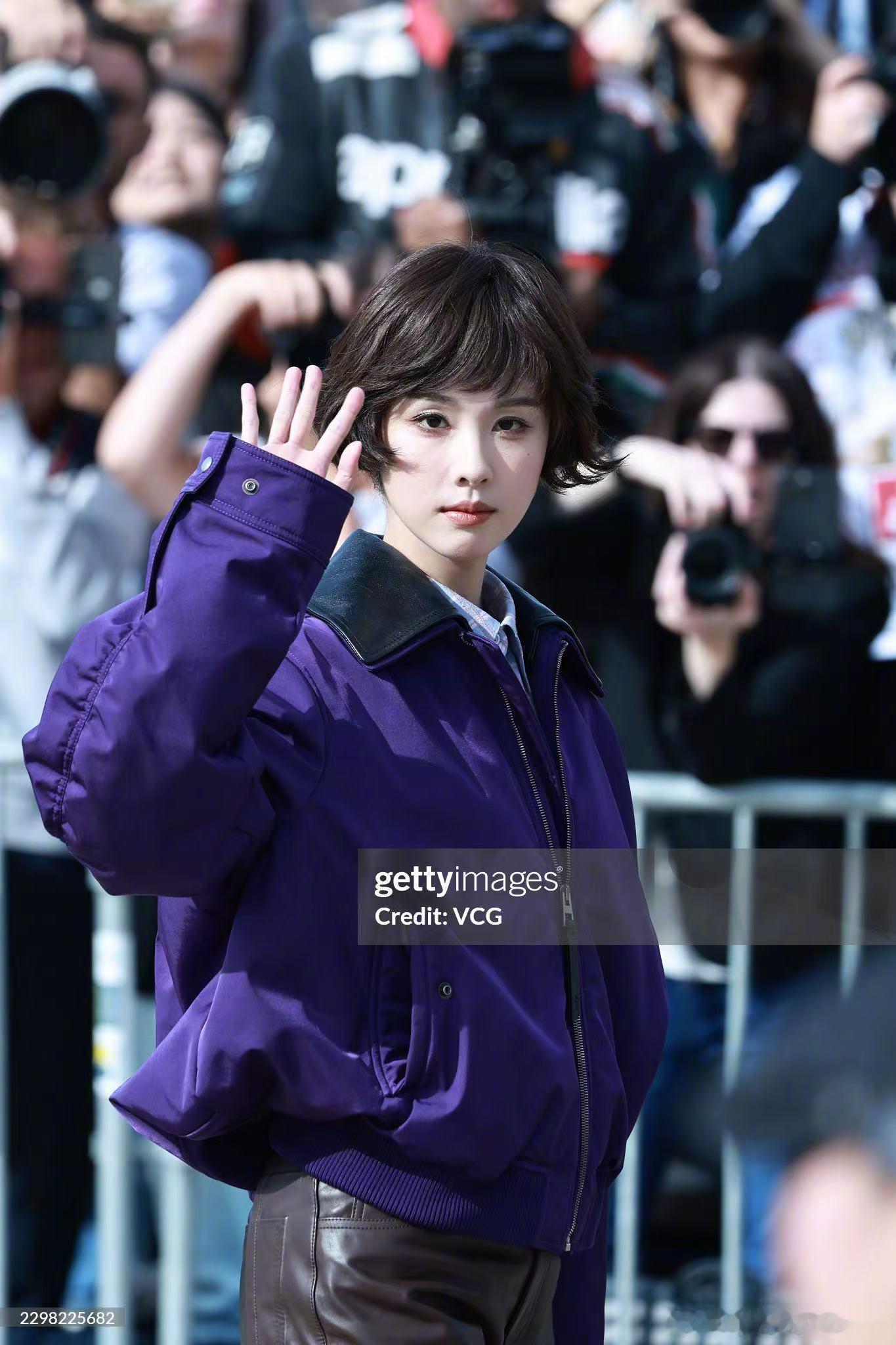 陈都灵就是泡芙小姐本人陈都灵短发好灵巧 陈都灵短发灵动又别致，甜而不腻，完美诠释泡芙小姐的独特气质！ ​​​