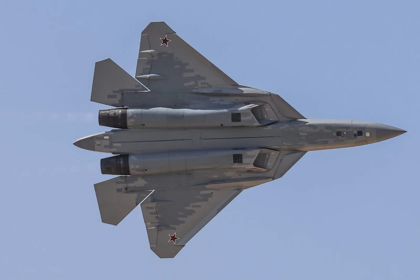 #今日猛禽# 美国空军第1联队（USAF FF） F22
机背和机腹 #万蝶##模型考证转存# 
Photo credit: USAF
上条微博： ​