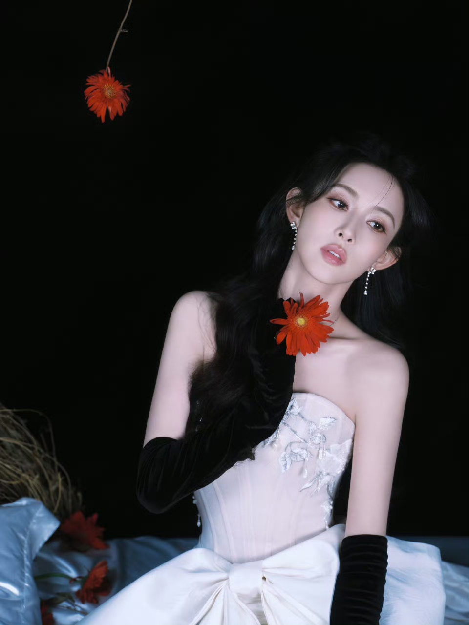 [心][心]孟子义[心][心] 孟子义就像那红蕊，在荒芜处悄然绽放独特...