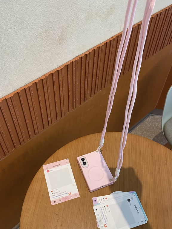 怎么手机壳挂绳可以这么这么这么长…..🤣