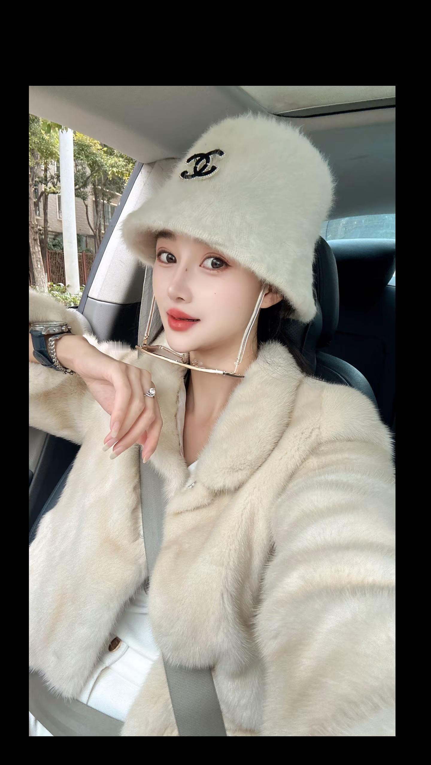 成熟女人的三大标志：穿貂、买黄金、听 凤凰传奇😂