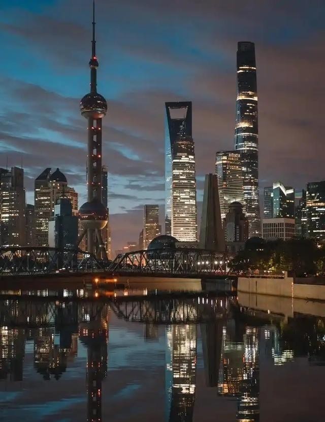 三战一旦爆发，我国必须死保这三座城市！第一座：北京。若战火重燃，北京必...